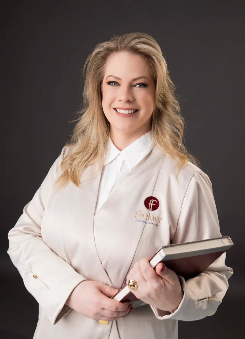 Dra. Fabiane Finkler, cirurgiã-dentista CRO-PR 16780